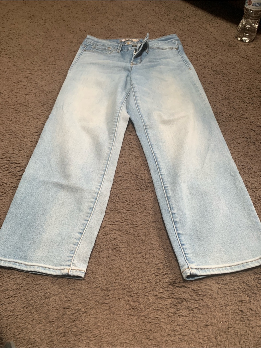 Light Wash Women’s capris